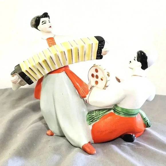 Ukrainian vintage USSR porcelain figurine DANCING PAIR